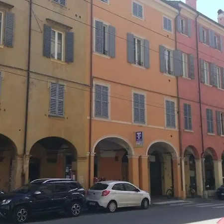 Centro Storico-corso Canalgrande-modena Casa-del-teatro 모데나
